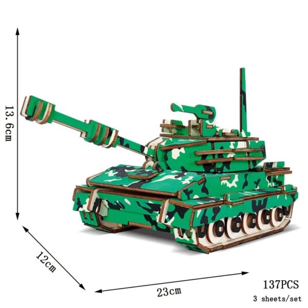 A detailed green camouflage tank model made of cardboard and wood, measuring 13.6 cm in height, 23 cm in length, and 12 cm in width, with 137 pieces for educational and decorative purposes.