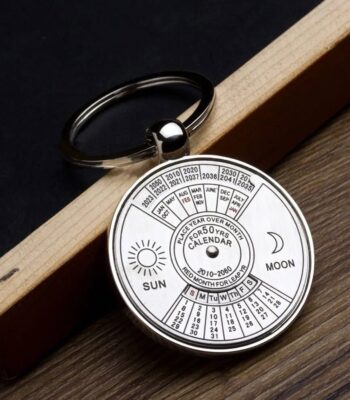 Innovative weather calendar keychain displaying moon and sun symbols with detailed month and year indicators, perfect for educational purposes and weather tracking.
