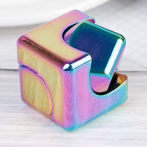 Holographic cube with a built-in mirror for science experiments and decor.