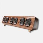 Vintage vacuum tube amplifier with six glass tubes mounted on a wooden base, showcasing retro audio technology.
