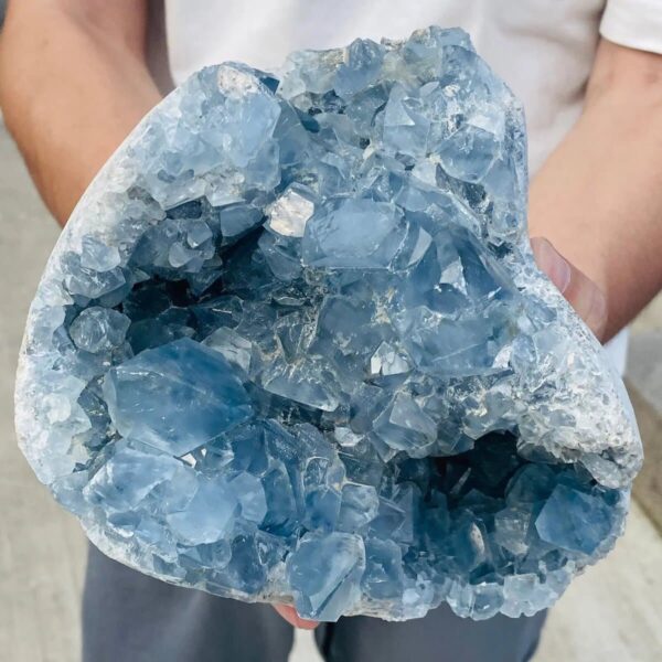 Large blue celestite geode crystal for healing, meditation, and decorative purposes, showcasing its vibrant blue color and crystalline structure.