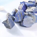Natural blue lapis lazuli mineral stones, ideal for science experiments, educational projects, and decorative displays. Perfect for classroom learning and science decor.