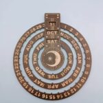 Wooden science-themed calendar and moon phase wall decor featuring a circular date tracker, day and month indicators, and a moon phase illustration, perfect for educational or decorative use.