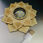 LED sunflower-shaped desk lamp with USB connection for easy power supply.