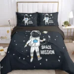 Astronaut-themed bed set featuring a large astronaut illustration on the duvet cover and matching pillowcases, set against a dark starry background. Perfect for space enthusiasts and children's bedroo.