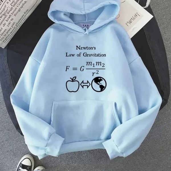 Sweat à capuche avec formule de la loi de la gravitation de Newton, illustrant la force gravitationnelle entre deux masses, idéal pour les amateurs de science et de physique.